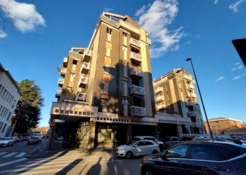 Facciata - Quadrilocale piazza Europa, 23, San Vittore Olona - foto 2