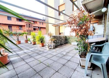 Terrazzo - Quadrilocale piazza Europa, 23, San Vittore Olona - foto 9