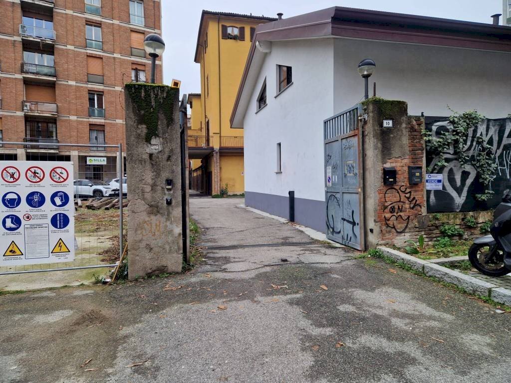 Zona - Box piazza della Resistenza, 10, Bologna (zona Centro Storico) - foto 2