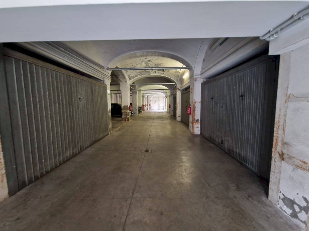 Box auto - Box piazza della Resistenza, 10, Bologna (zona Centro Storico) - foto 2