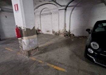 Interno non residenziale - Box piazza della Resistenza, 10, Bologna (zona Centro Storico) - foto 5