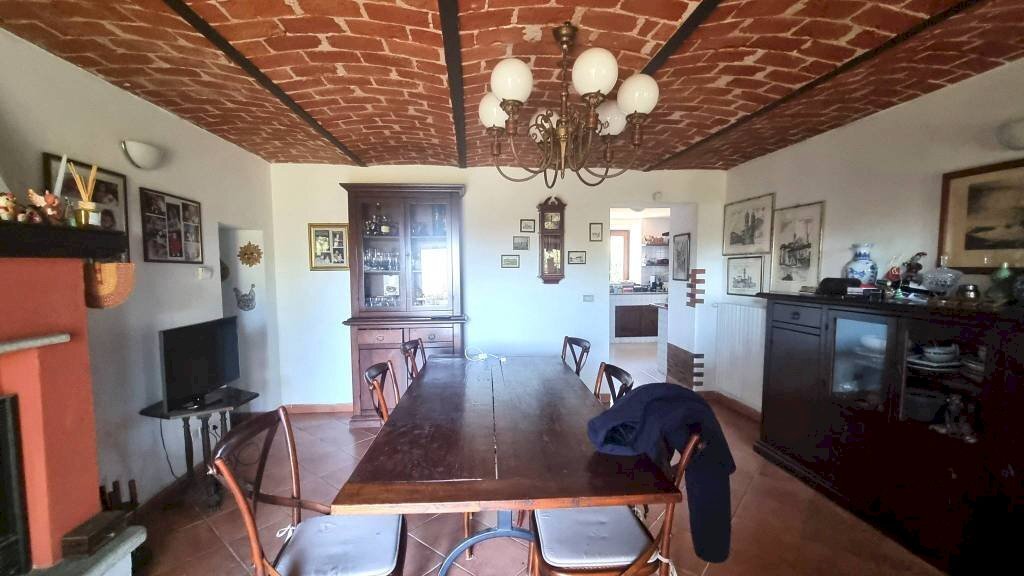 Salone - Rustico Incisa Scapaccino - foto 3