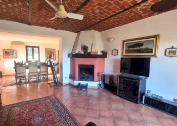 Salone - Rustico Incisa Scapaccino - foto 3