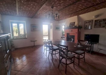 Salone - Rustico Incisa Scapaccino - foto 5