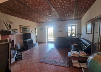 Salone - Rustico Incisa Scapaccino - foto 9