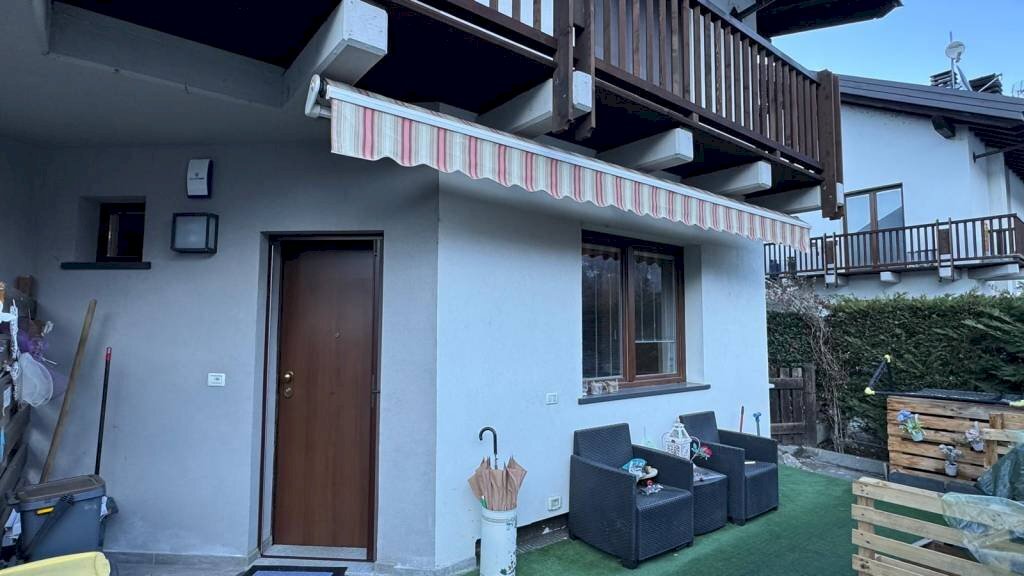 Facciata - Villa a Schiera strada Statale della Valle d'Aosta, Quart - foto 3