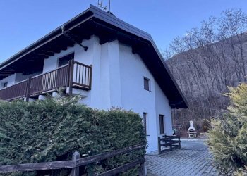 Facciata - Villa a Schiera strada Statale della Valle d'Aosta, Quart - foto 1