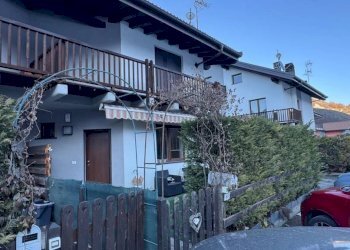 Facciata - Villa a Schiera strada Statale della Valle d'Aosta, Quart - foto 2