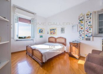 Camera da letto - Appartamento via Puggia, Genova (zona Albaro) - foto 24