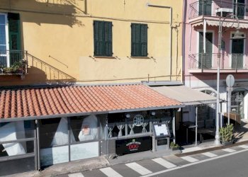 Facciata - Restaurant via Scarincio, Imperia - photo 2