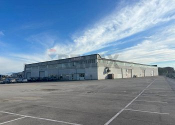 Edificio all\'aperto - Capannone Via Trieste
 
27, Pomezia - foto 1