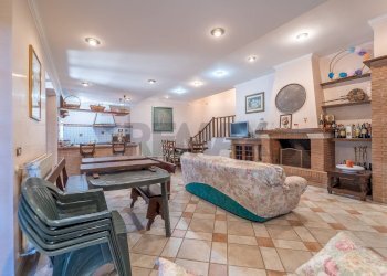 Sala da pranzo - Villa Via Colle Zioni
 
8, Velletri - photo 23