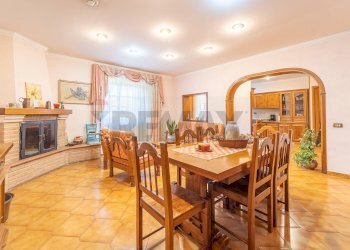 Sala da pranzo - Villa Via Colle Zioni
 
8, Velletri - photo 35