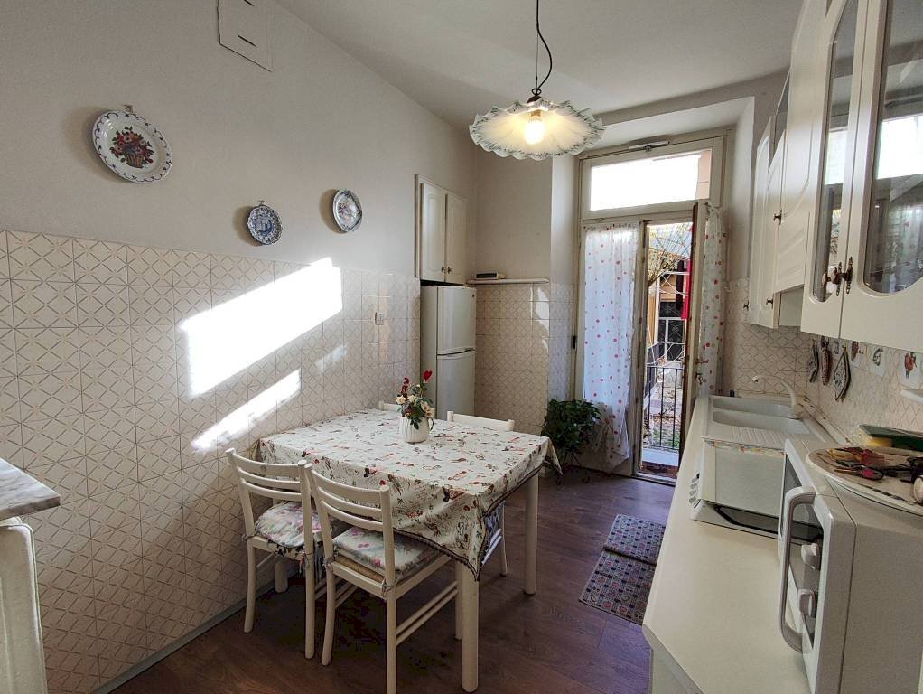 Cucina - Appartamento via Senatore Antonio Toselli, 9, Cuneo (zona Centro) - foto 2