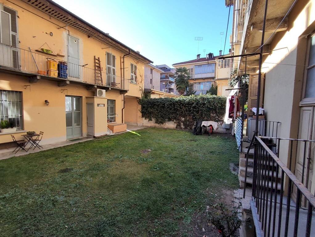 Giardino - Appartamento via Senatore Antonio Toselli, 9, Cuneo (zona Centro) - foto 3