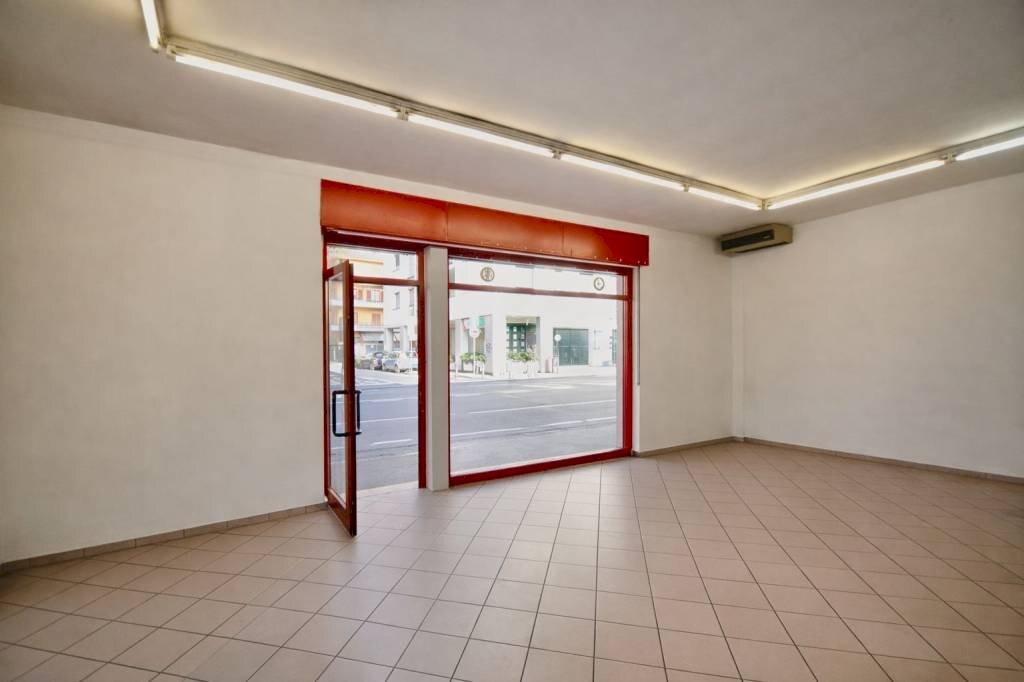 Interno non residenziale - Negozio via Borgo Santa Caterina, Bergamo (zona Borgo Santa Caterina) - foto 2