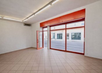 Interno non residenziale - Negozio via Borgo Santa Caterina, Bergamo (zona Borgo Santa Caterina) - foto 3