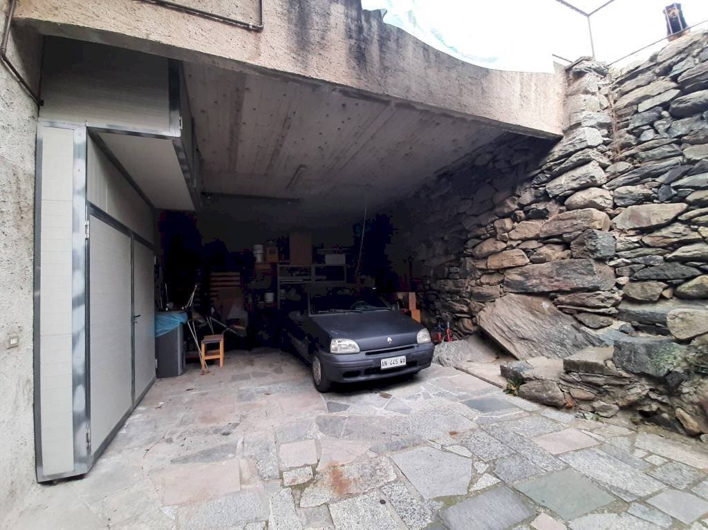 Cortile interno - Trilocale via Ponchiera, Sondrio - foto 2