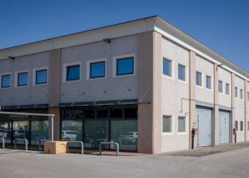 Facciata - Negozio via Cirillo Monzani, Venezia (zona Mestre) - foto 11