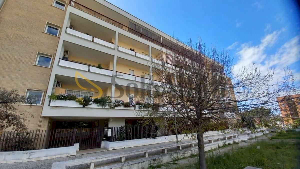 Facciata.jpg - Quadrilocale Piazza Monsignor Lionello Berti 20, Roma - foto 1