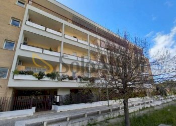 Facciata.jpg - Quadrilocale Piazza Monsignor Lionello Berti 20, Roma - foto 1