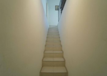 scale cantina piano terra.jpg - Casa indipendente Verucchio - foto 19