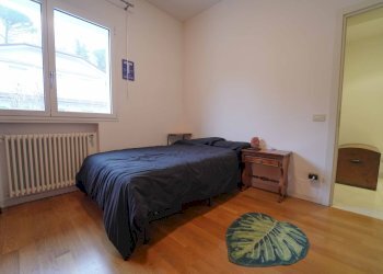 camera matrimoniale parquet piano terra.jpg - Quadrilocale Verucchio - foto 12