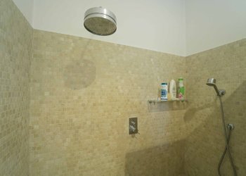 secondo bagno particolare doccia piano terra.jpg - Quadrilocale Verucchio - foto 16