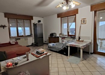 sala da pranzo - Quadrilocale via delle rose, Castel San Giovanni - foto 4