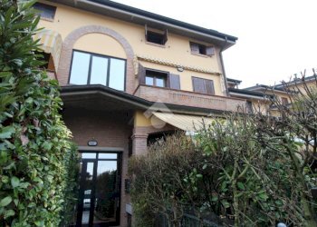 Three-room apartment Via Canale, Casalgrande - photo 1