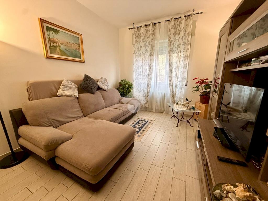 Two-room apartment Via E. Toti, Abbiategrasso - photo 1