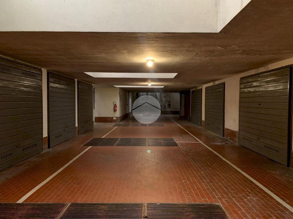 Box Via Lorenzo Perosi, Milano (zona Lorenteggio) - foto 3