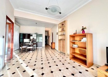 Three-room apartment Via Fiume, Sanremo - photo 1
