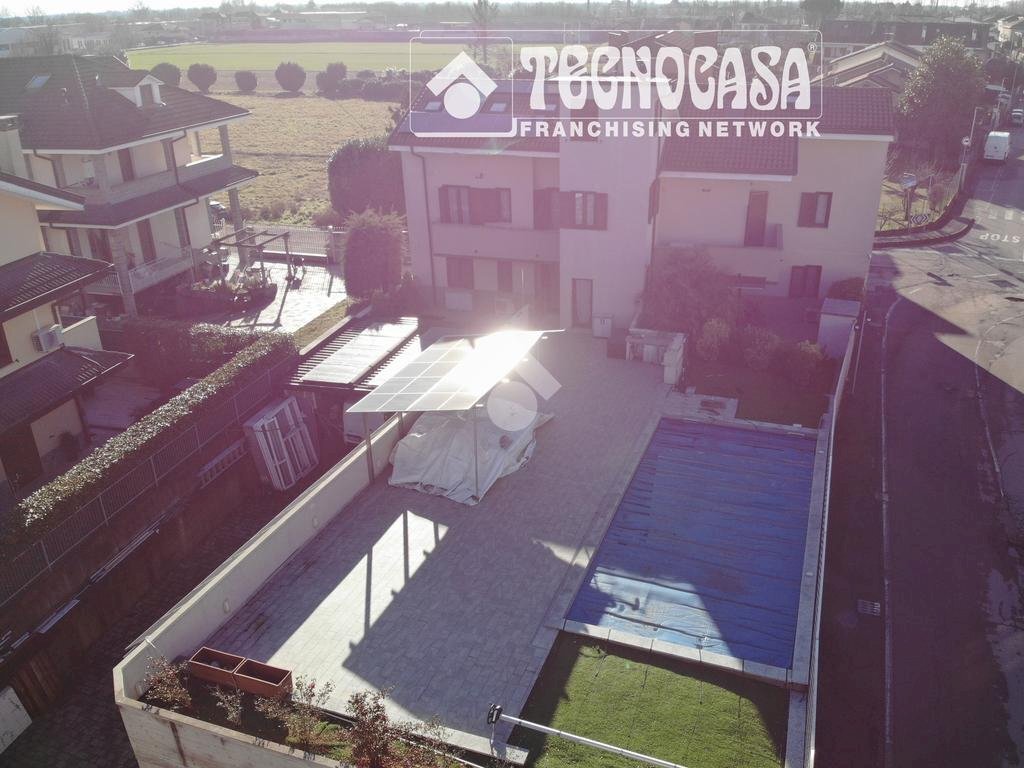 Four-room apartment Via Cusago, Bareggio - photo 1
