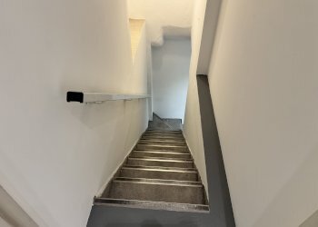 Shop Corso Nizza, Cuneo (neighborhood Centro) - photo 9