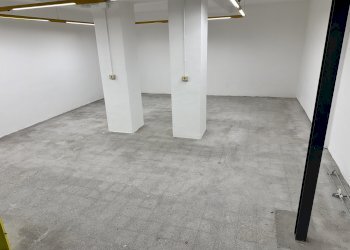 Shop Corso Nizza, Cuneo (neighborhood Centro) - photo 10