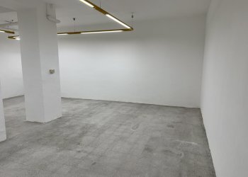 Shop Corso Nizza, Cuneo (neighborhood Centro) - photo 11