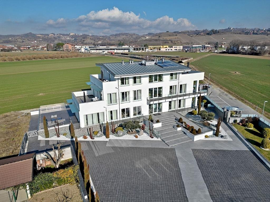 Villa Quadrifamiliare Str. Borgo S. Martino, Bra - foto 1