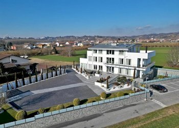 Four-family villa Str. Borgo S. Martino, Bra - photo 2