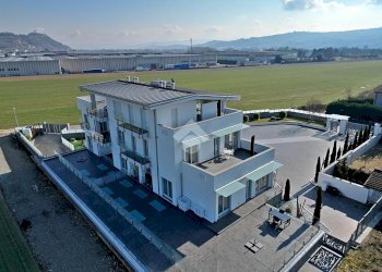 Four-family villa Str. Borgo S. Martino, Bra - photo 4