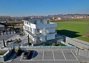 Four-family villa Str. Borgo S. Martino, Bra - photo 5