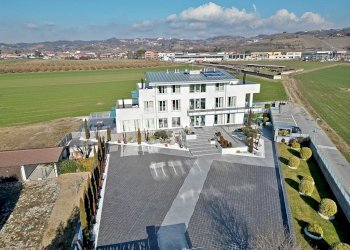 Four-family villa Str. Borgo S. Martino, Bra - photo 7