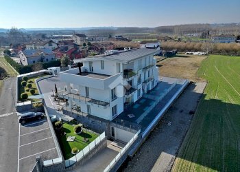 Four-family villa Str. Borgo S. Martino, Bra - photo 8