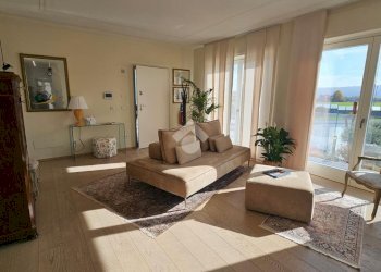 Four-family villa Str. Borgo S. Martino, Bra - photo 11