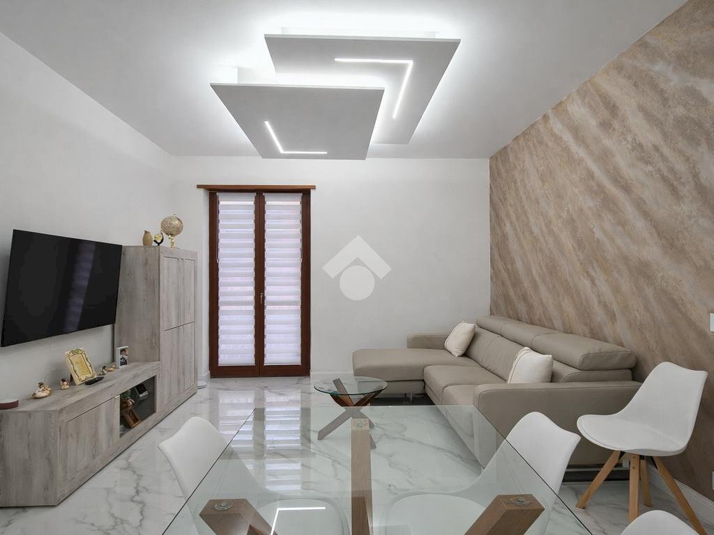 Four-room apartment Via Crimea, Bra - photo 1