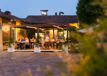 Foto 1 - Commercial Premises Piazza Castello, Carimate - photo 1