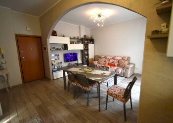 Foto 2 - Trilocale CARDUCCI
 
1, Carnate - foto 2