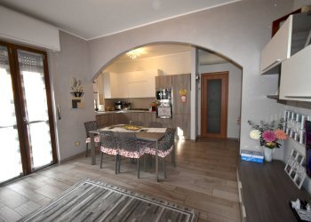 Foto 5 - Trilocale CARDUCCI
 
1, Carnate - foto 5