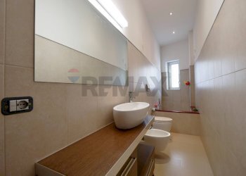 Bagno - Casa indipendente Via Thaon De Revel
 
2, Sannicandro di Bari - foto 19