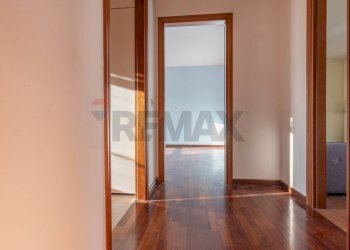 Hall / corridoio - Trilocale VIA GIANNI RODARI
 
35, Varese - foto 15